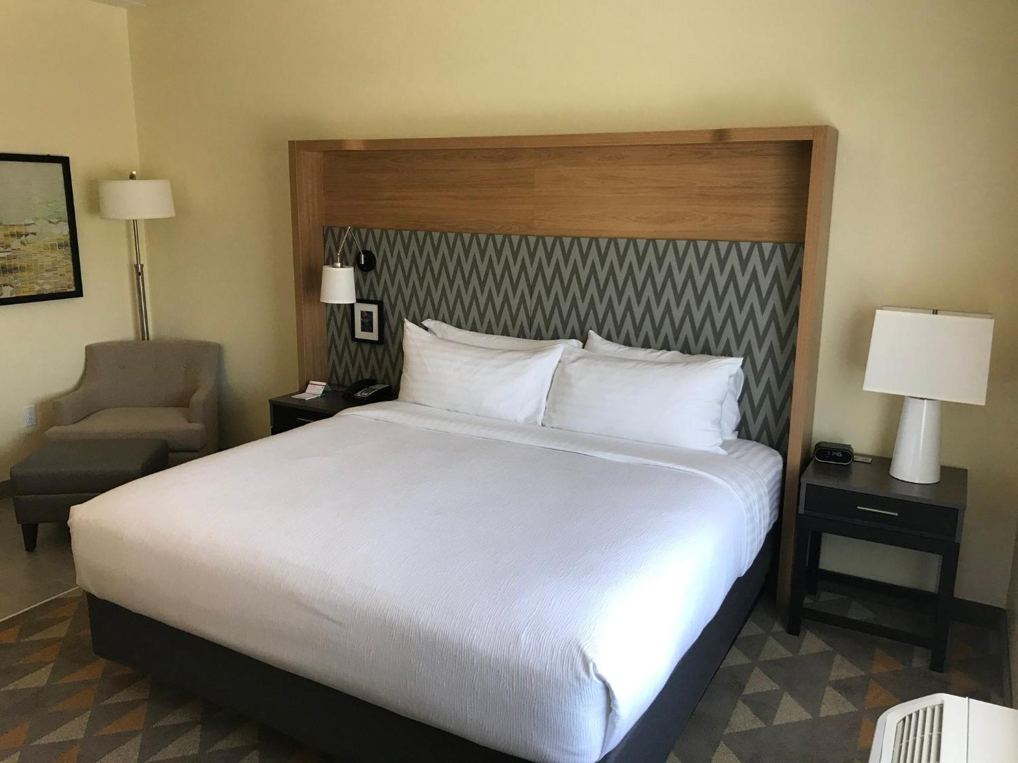 Holiday Inn & Suites Arden - Asheville Airport By Ihg Buitenkant foto