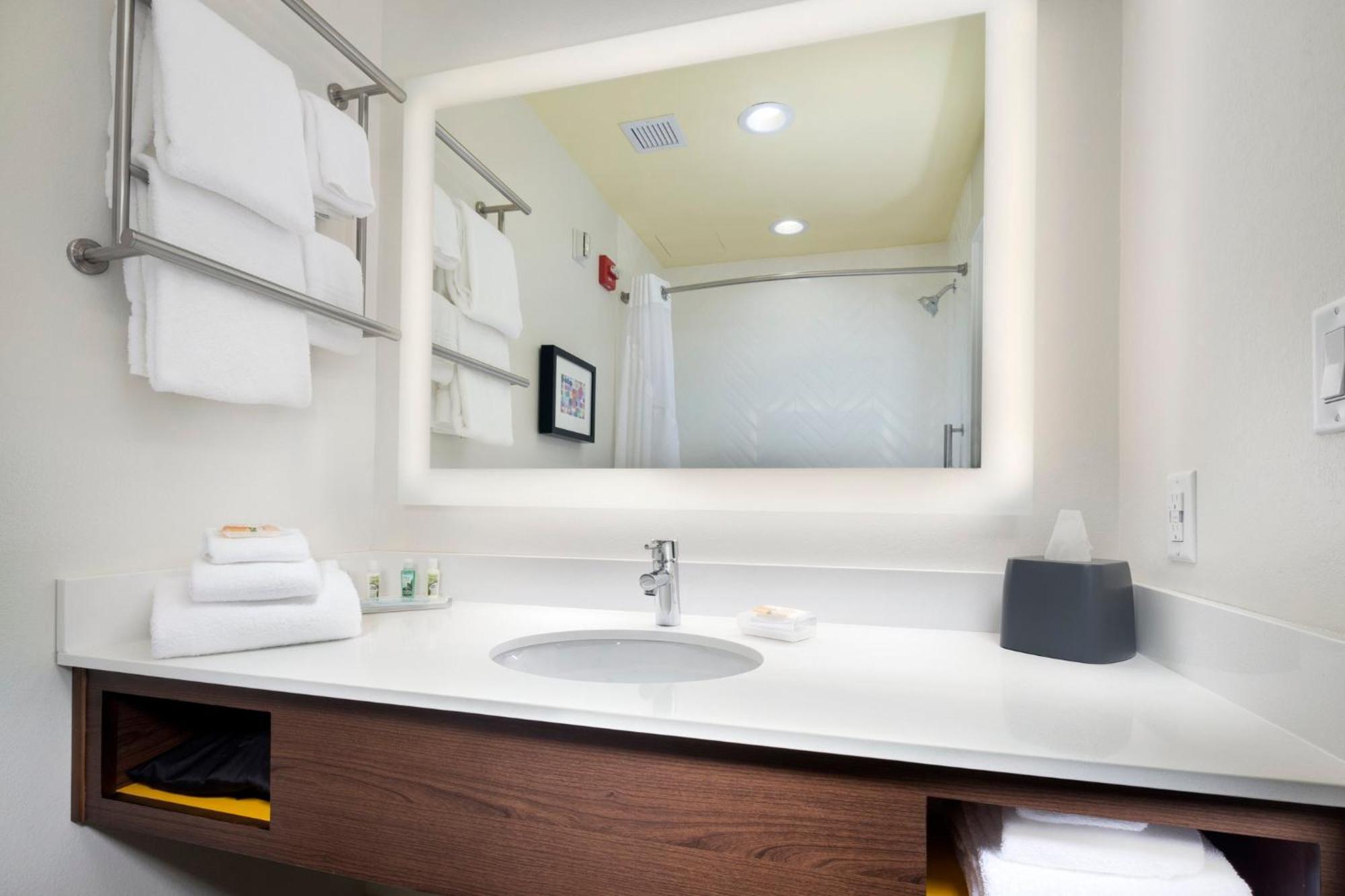 Holiday Inn & Suites Arden - Asheville Airport By Ihg Buitenkant foto